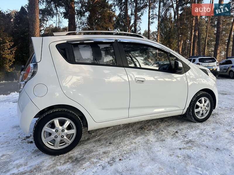 Хэтчбек Chevrolet Spark 2012 в Нетешине