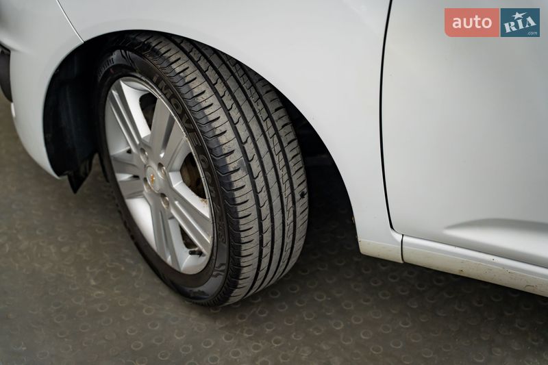 Хэтчбек Chevrolet Spark 2014 в Киеве