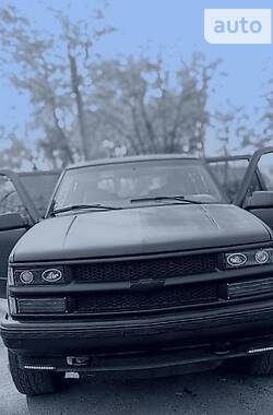 Позашляховик / Кросовер Chevrolet Suburban 1999 в 