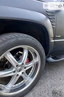 Внедорожник / Кроссовер Chevrolet Suburban 1999 в 