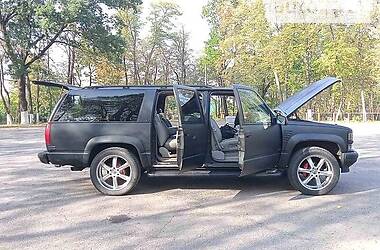 Внедорожник / Кроссовер Chevrolet Suburban 1999 в 