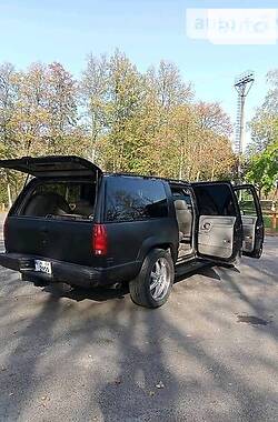 Внедорожник / Кроссовер Chevrolet Suburban 1999 в 