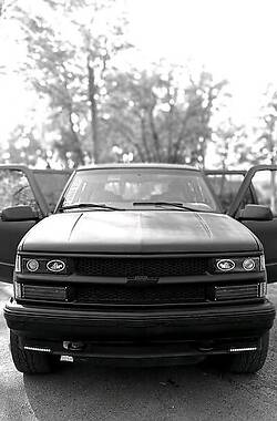 Внедорожник / Кроссовер Chevrolet Suburban 1999 в 