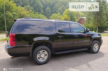 Позашляховик / Кросовер Chevrolet Suburban 2011 в Києві