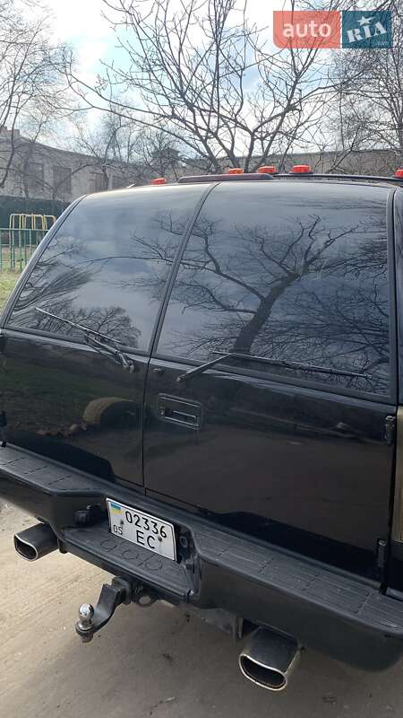 Позашляховик / Кросовер Chevrolet Suburban 1996 в Покровську