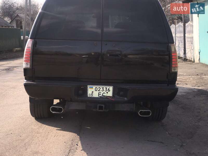 Позашляховик / Кросовер Chevrolet Suburban 1996 в Покровську