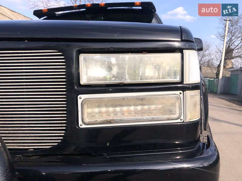 Позашляховик / Кросовер Chevrolet Suburban 1996 в Покровську