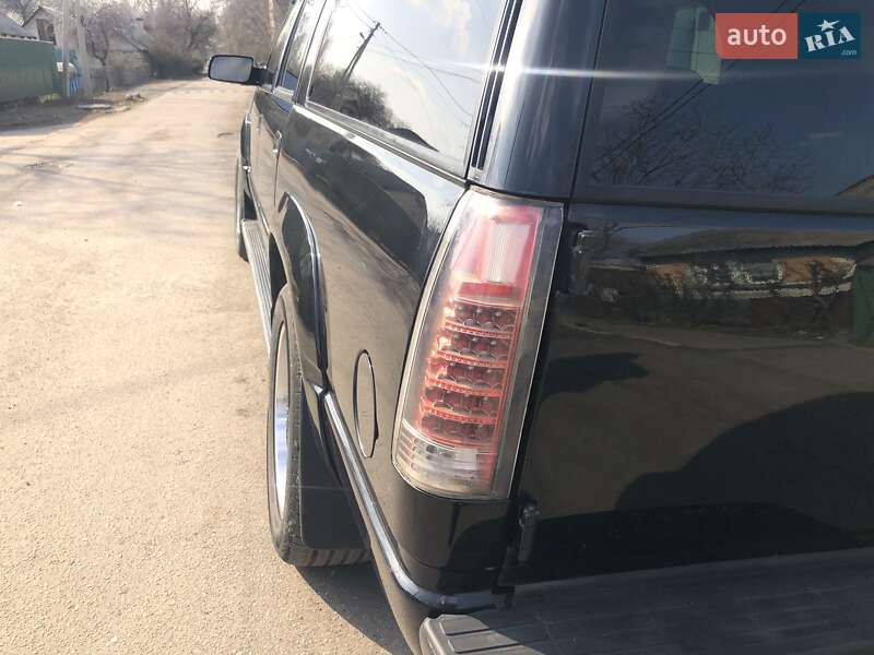 Позашляховик / Кросовер Chevrolet Suburban 1996 в Покровську