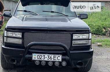 Внедорожник / Кроссовер Chevrolet Suburban 1996 в Покровске