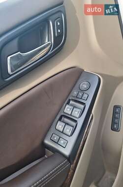 Внедорожник / Кроссовер Chevrolet Suburban 2017 в Киеве