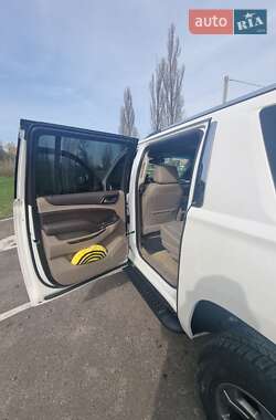 Внедорожник / Кроссовер Chevrolet Suburban 2017 в Киеве