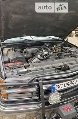 Внедорожник / Кроссовер Chevrolet Suburban 1999 в Стрые