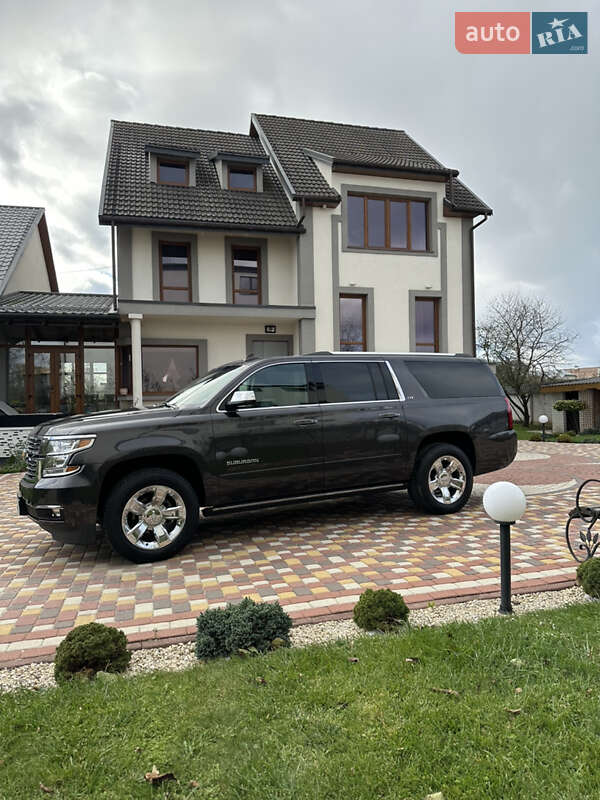 Внедорожник / Кроссовер Chevrolet Suburban 2015 в Калуше