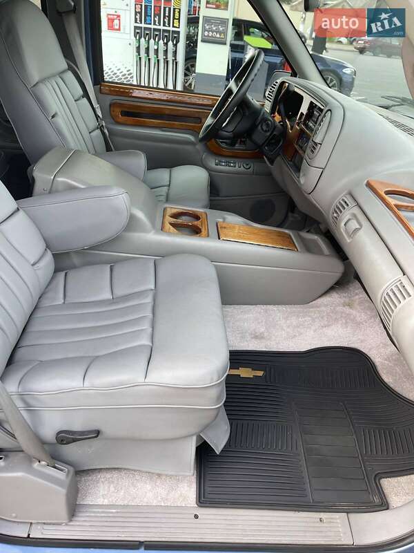 Позашляховик / Кросовер Chevrolet Suburban 1994 в Одесі