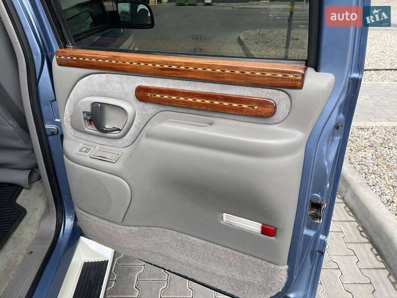 Позашляховик / Кросовер Chevrolet Suburban 1994 в Одесі