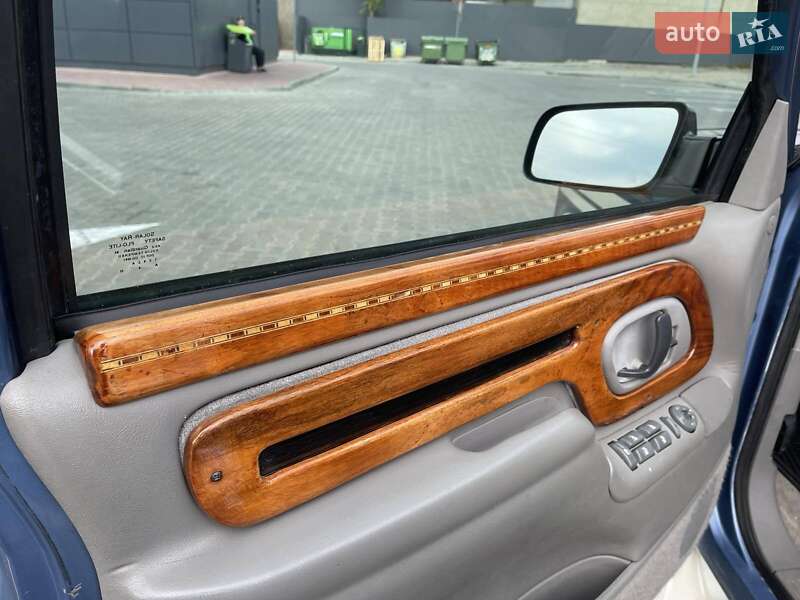 Позашляховик / Кросовер Chevrolet Suburban 1994 в Одесі