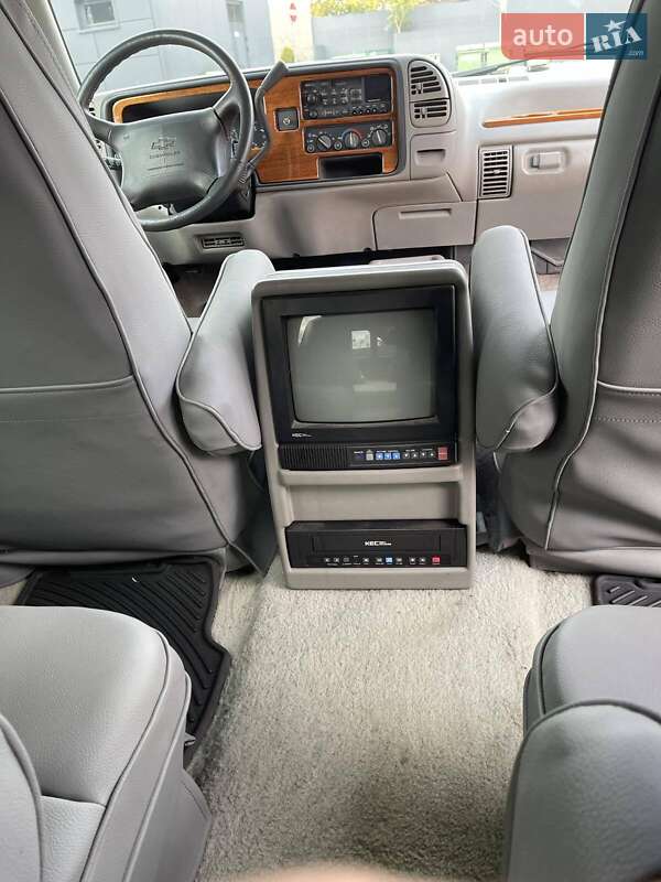 Позашляховик / Кросовер Chevrolet Suburban 1994 в Одесі