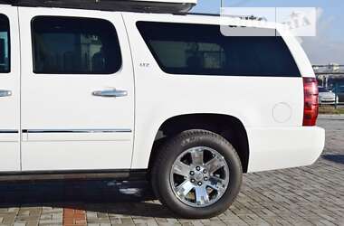 Позашляховик / Кросовер Chevrolet Suburban 2013 в Києві