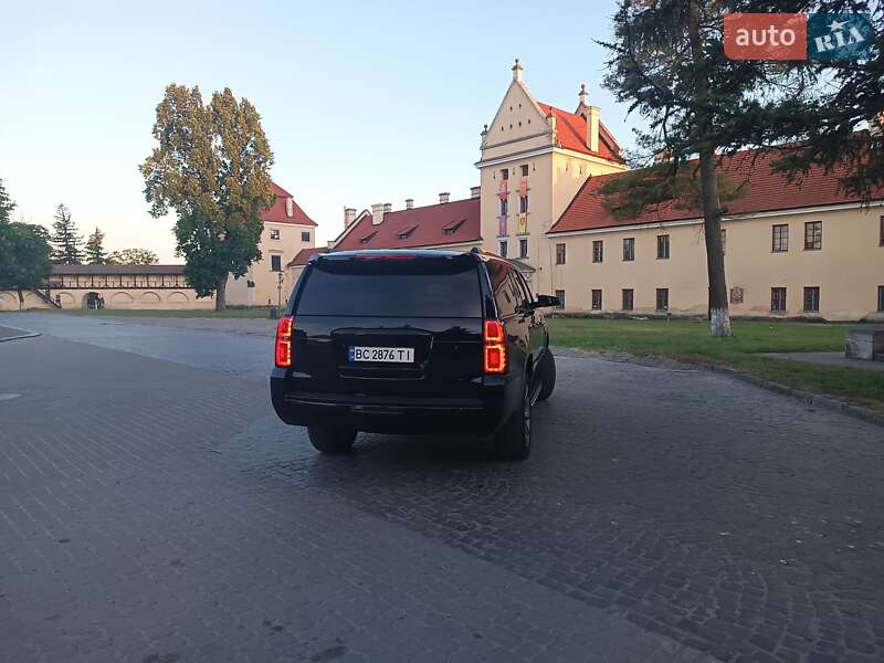 Позашляховик / Кросовер Chevrolet Suburban 2015 в Львові