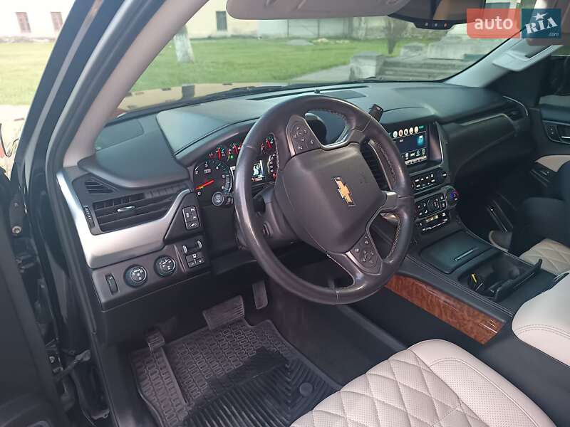 Позашляховик / Кросовер Chevrolet Suburban 2015 в Львові