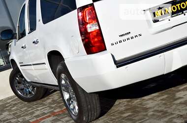 Внедорожник / Кроссовер Chevrolet Suburban 2013 в Киеве