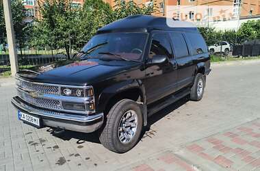 Позашляховик / Кросовер Chevrolet Suburban 1995 в 