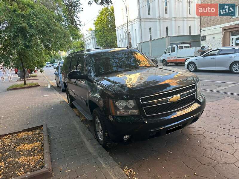 Позашляховик / Кросовер Chevrolet Suburban 2012 в Одесі