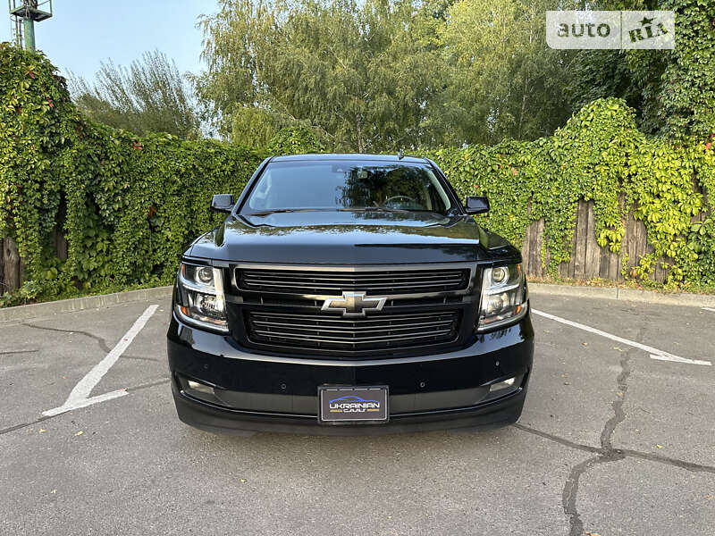Позашляховик / Кросовер Chevrolet Suburban 2014 в Дніпрі