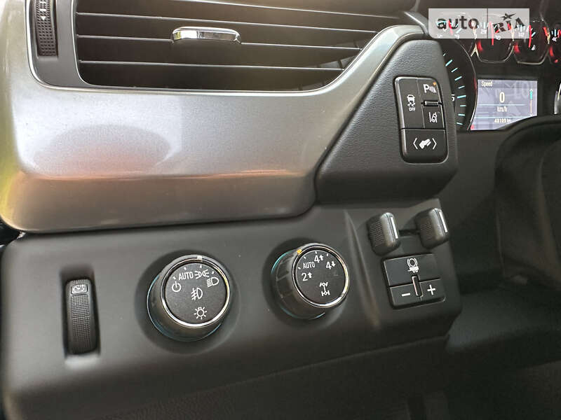 Позашляховик / Кросовер Chevrolet Suburban 2014 в Дніпрі