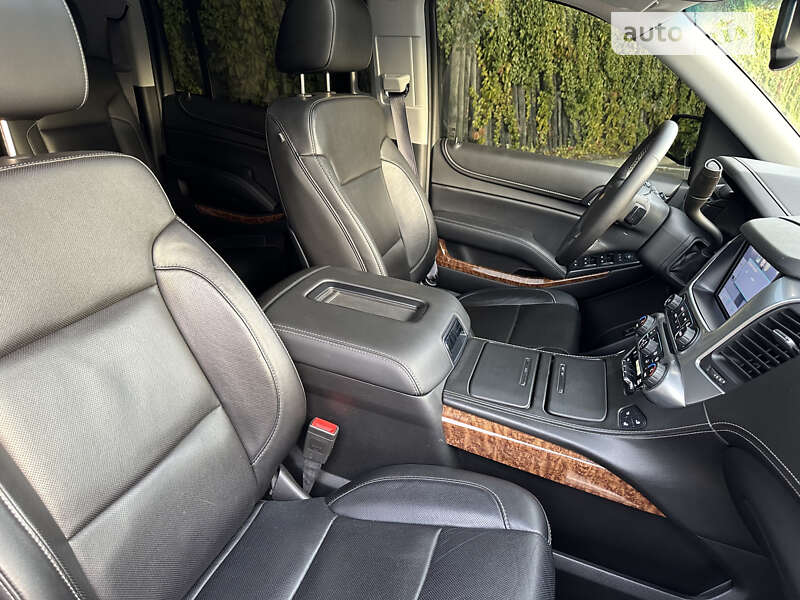 Позашляховик / Кросовер Chevrolet Suburban 2014 в Дніпрі