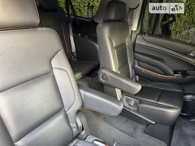 Позашляховик / Кросовер Chevrolet Suburban 2014 в Дніпрі