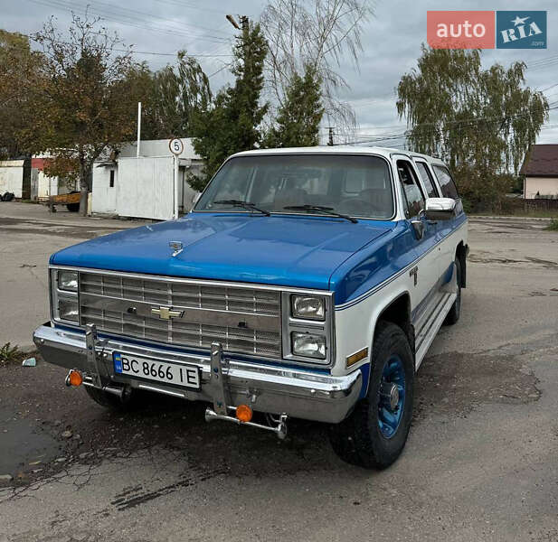 Позашляховик / Кросовер Chevrolet Suburban 1985 в 