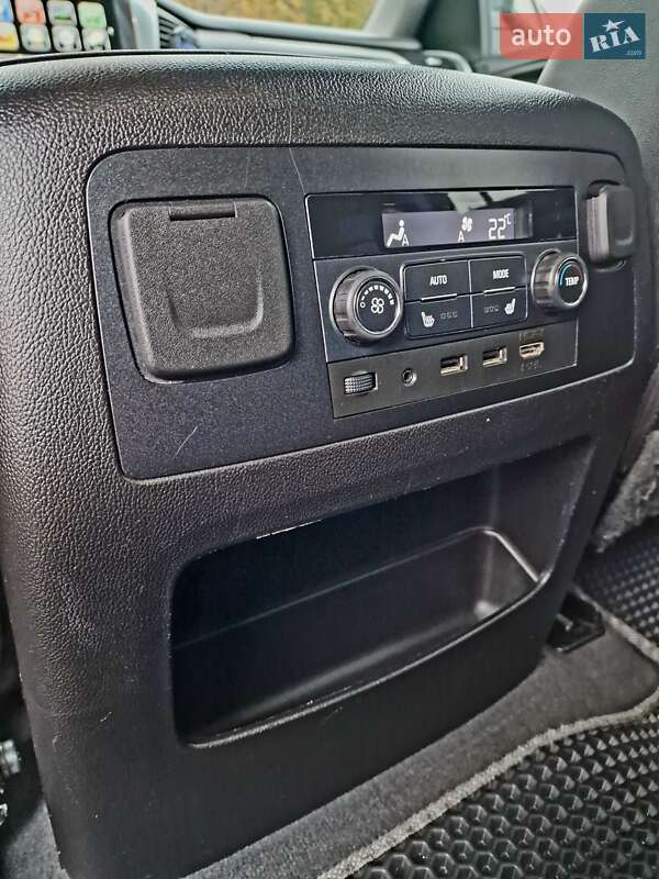 Внедорожник / Кроссовер Chevrolet Suburban 2018 в Киеве