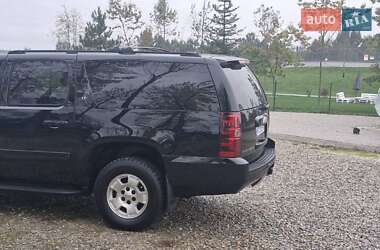Позашляховик / Кросовер Chevrolet Suburban 2013 в 