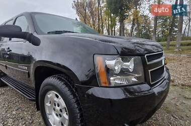 Позашляховик / Кросовер Chevrolet Suburban 2013 в 