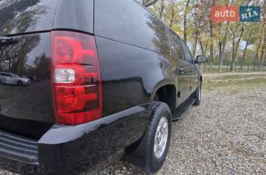 Позашляховик / Кросовер Chevrolet Suburban 2013 в 
