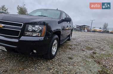 Позашляховик / Кросовер Chevrolet Suburban 2013 в 