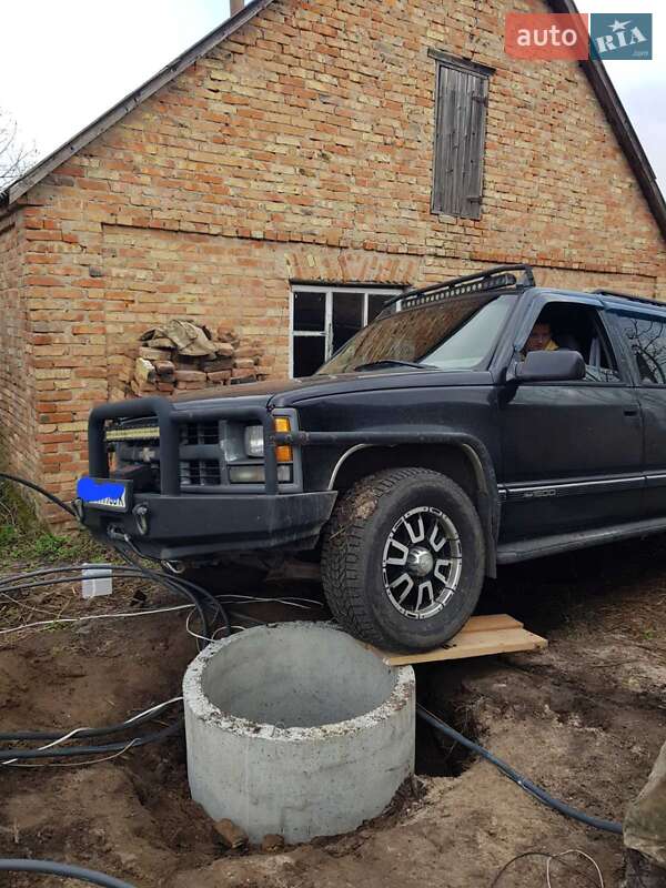 Позашляховик / Кросовер Chevrolet Suburban 1997 в Києві