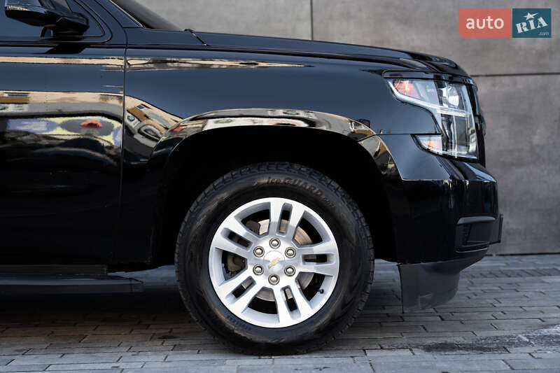 Позашляховик / Кросовер Chevrolet Suburban 2015 в Києві