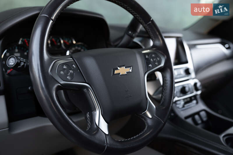 Позашляховик / Кросовер Chevrolet Suburban 2015 в Києві