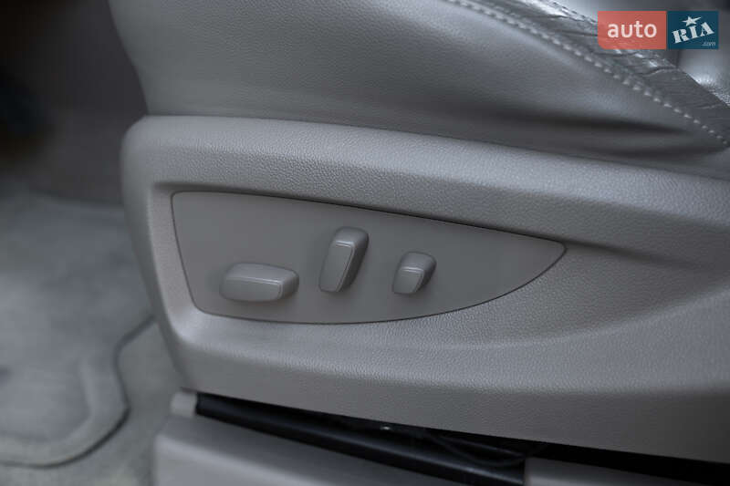 Позашляховик / Кросовер Chevrolet Suburban 2015 в Києві