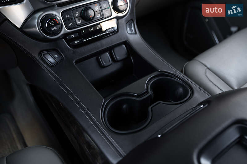 Позашляховик / Кросовер Chevrolet Suburban 2015 в Києві