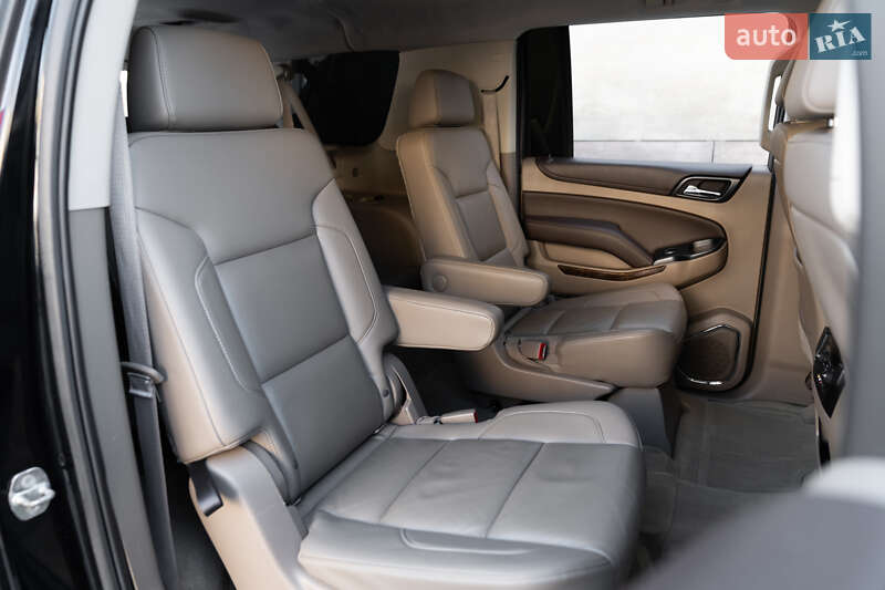 Позашляховик / Кросовер Chevrolet Suburban 2015 в Києві