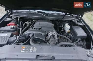 Позашляховик / Кросовер Chevrolet Suburban 2013 в 
