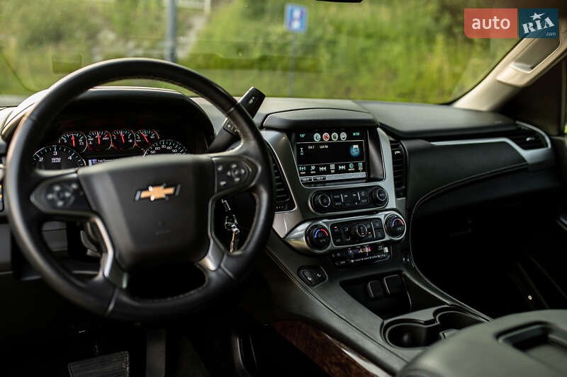 Позашляховик / Кросовер Chevrolet Suburban 2018 в Києві