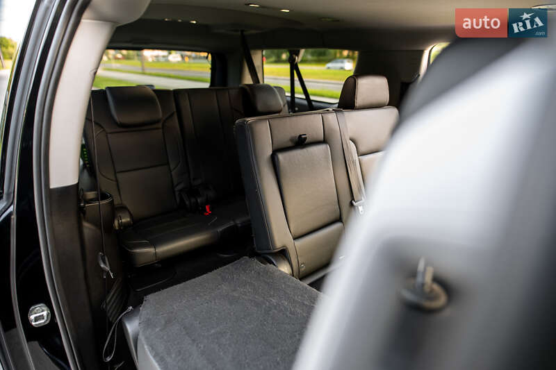 Позашляховик / Кросовер Chevrolet Suburban 2018 в Києві