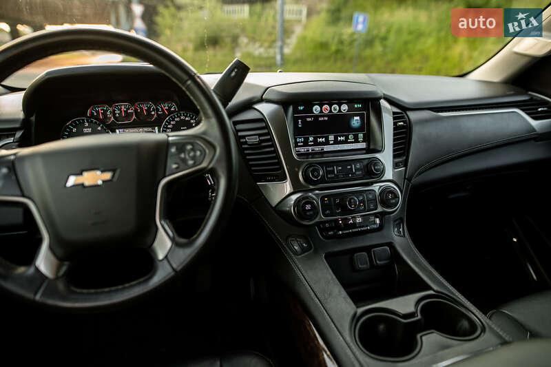 Позашляховик / Кросовер Chevrolet Suburban 2018 в Києві