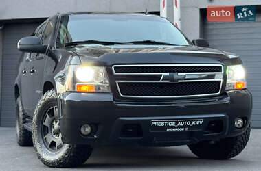 Позашляховик / Кросовер Chevrolet Suburban 2011 в Києві