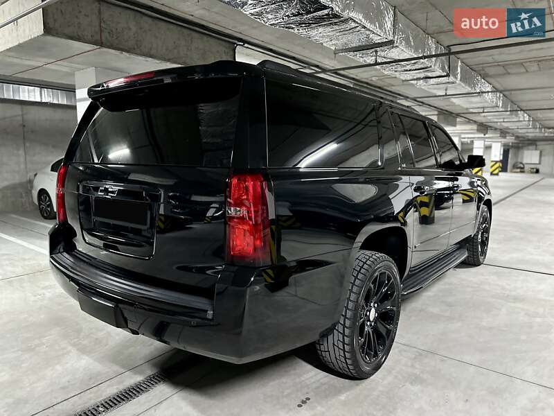 Внедорожник / Кроссовер Chevrolet Suburban 2014 в Днепре