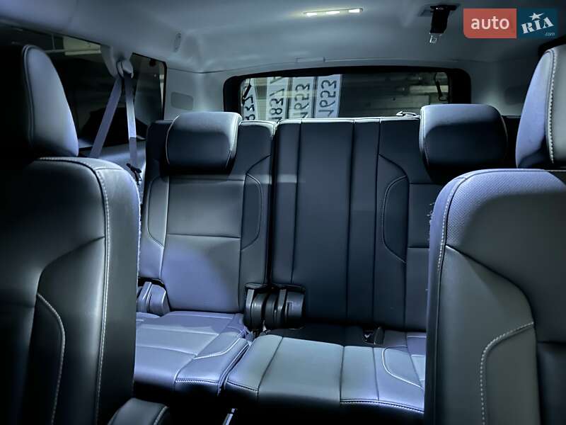 Внедорожник / Кроссовер Chevrolet Suburban 2014 в Днепре